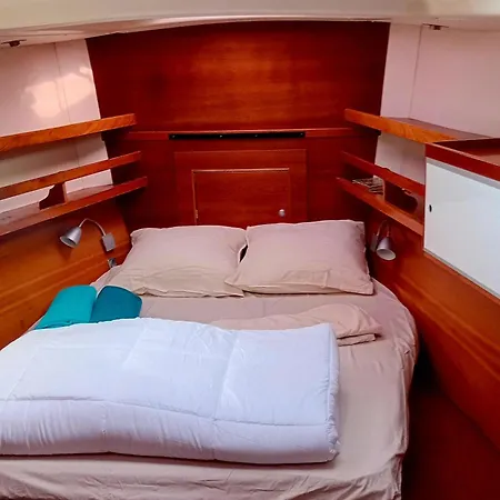 Luna Bay, Voilier 3 2 Sdb En * Sète