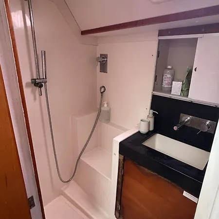 Botel Luna Bay, Voilier 3 2 Sdb En