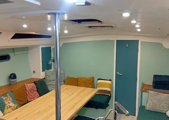 Luna Bay, Voilier 3 2 Sdb En * Sète